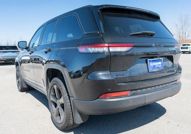 Used 2023 Black Jeep Altitude X image 8