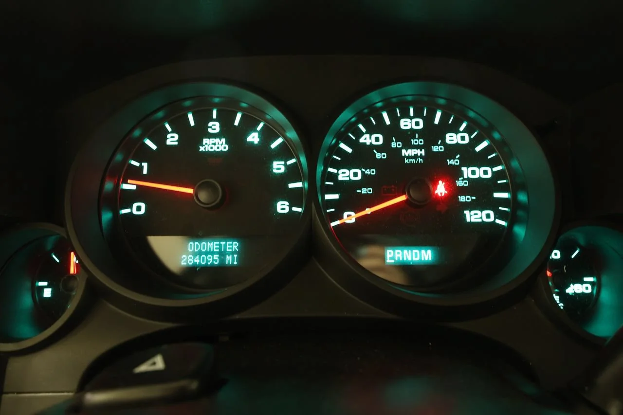 Used 2010 SUMMIT WHITE GMC Work Truck image 9