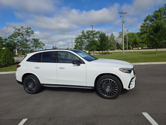 New 2026 Polar White Mercedes-Benz GLC300 image 2