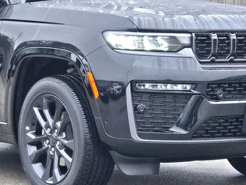 New 2026 Diamond Black Crystal Pearl-Coat Exterior Paint Jeep Limited Reserve image 2