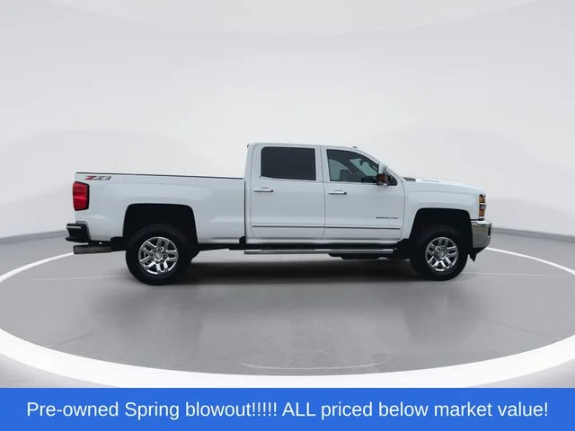 Used 2019 White Chevrolet LTZ image 9