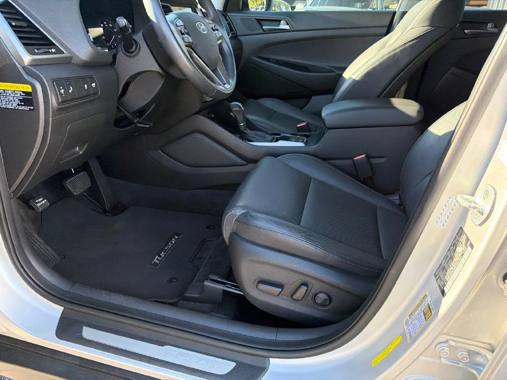 Used 2016 Silver Hyundai Limited image 9
