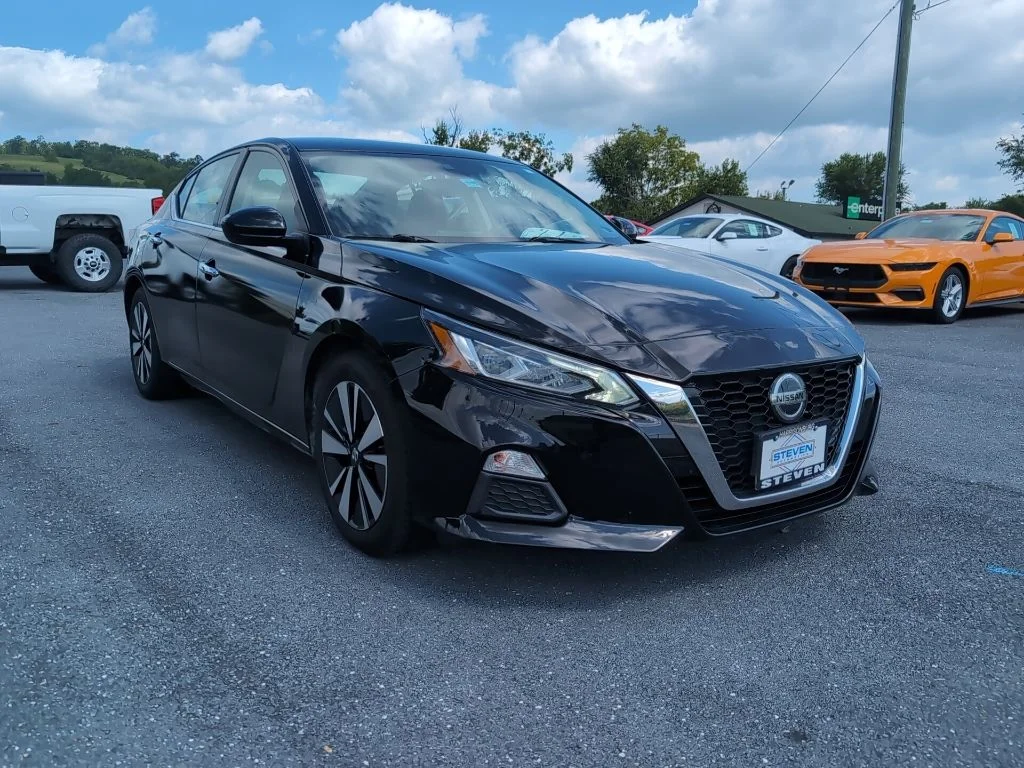 Used 2021 Black Nissan 2.5 SV image 3
