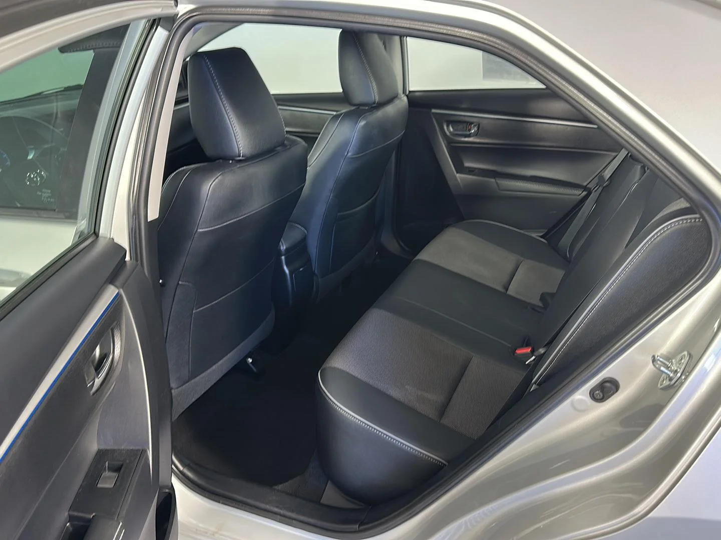 Used 2015 Classic Silver Metallic Toyota S Plus image 18