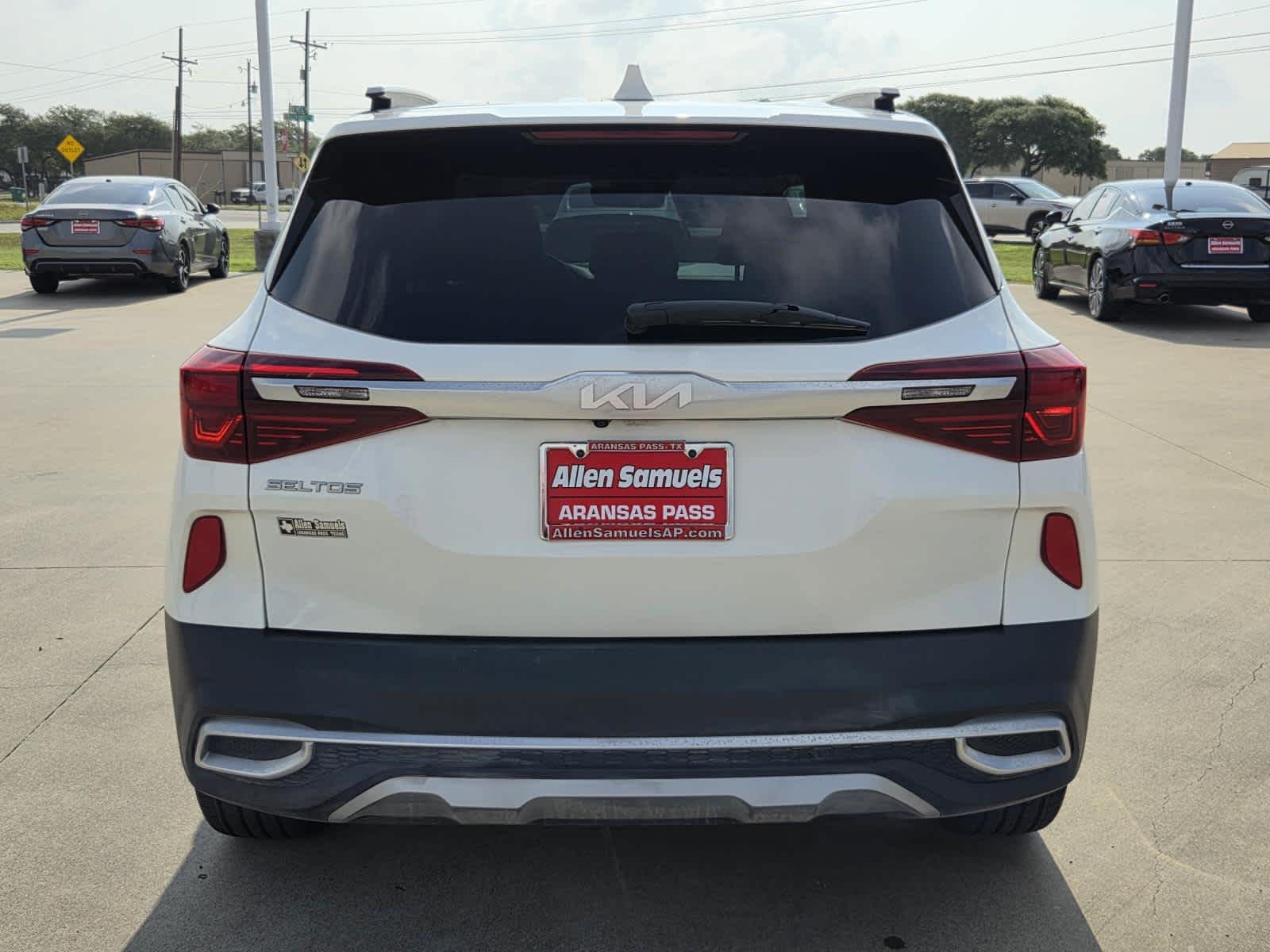 Used 2023 Snow White Pearl Kia SX image 4