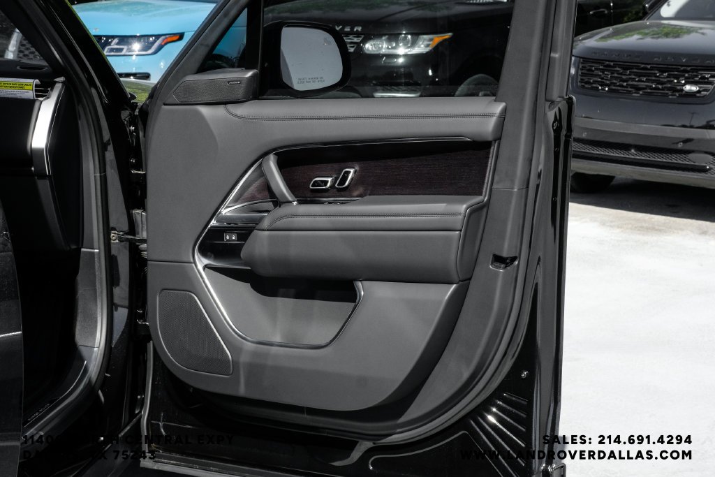 New 2027 Santorini Black Metallic Land Rover SE image 50