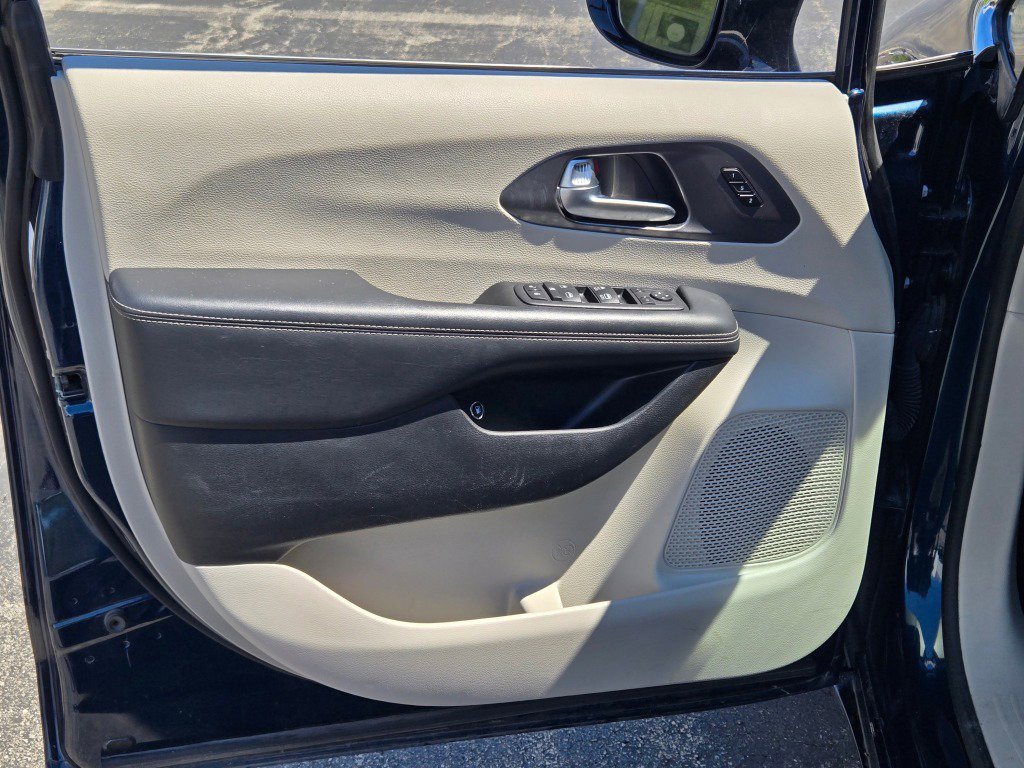 2024 Chrysler Pacifica PHEV Select - Photo 20