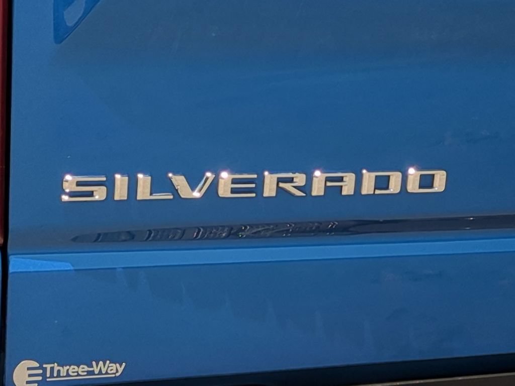 Used 2023 Glacier Blue Metallic Chevrolet Custom image 10