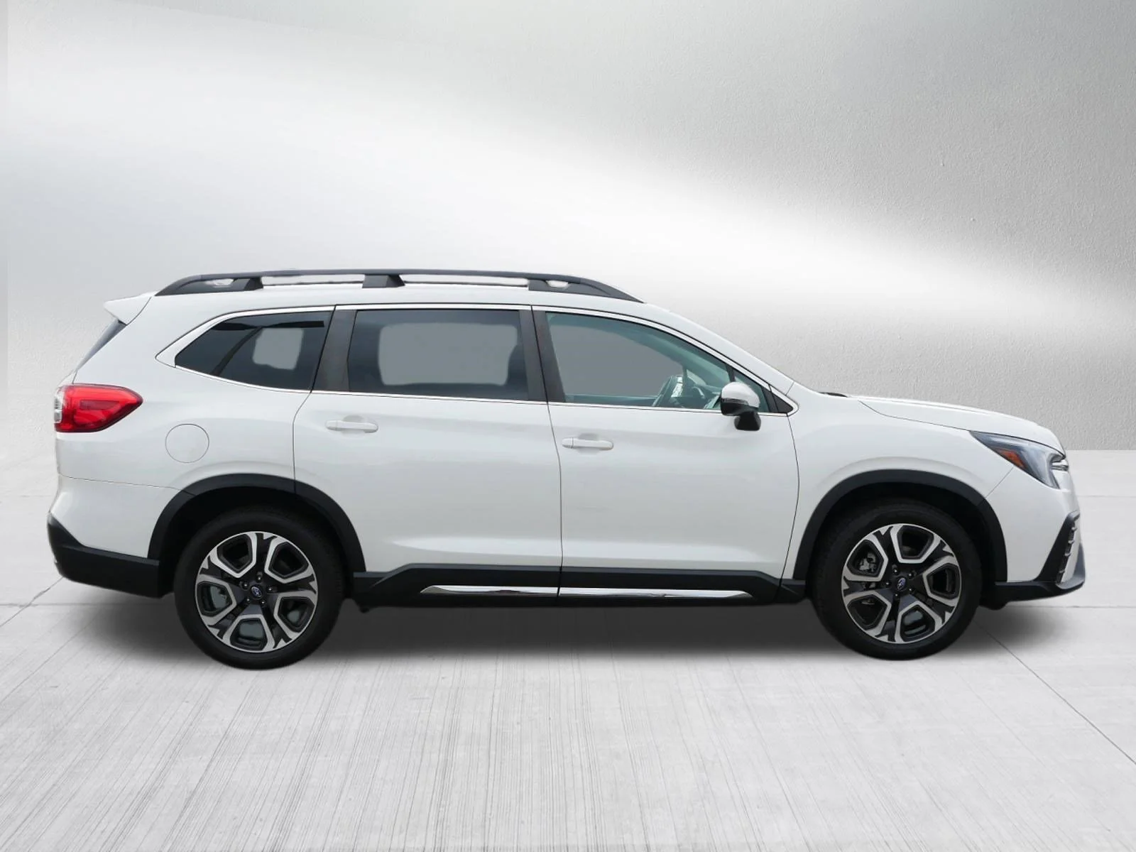 Used 2023 Crystal White Pearl Subaru Limited image 8