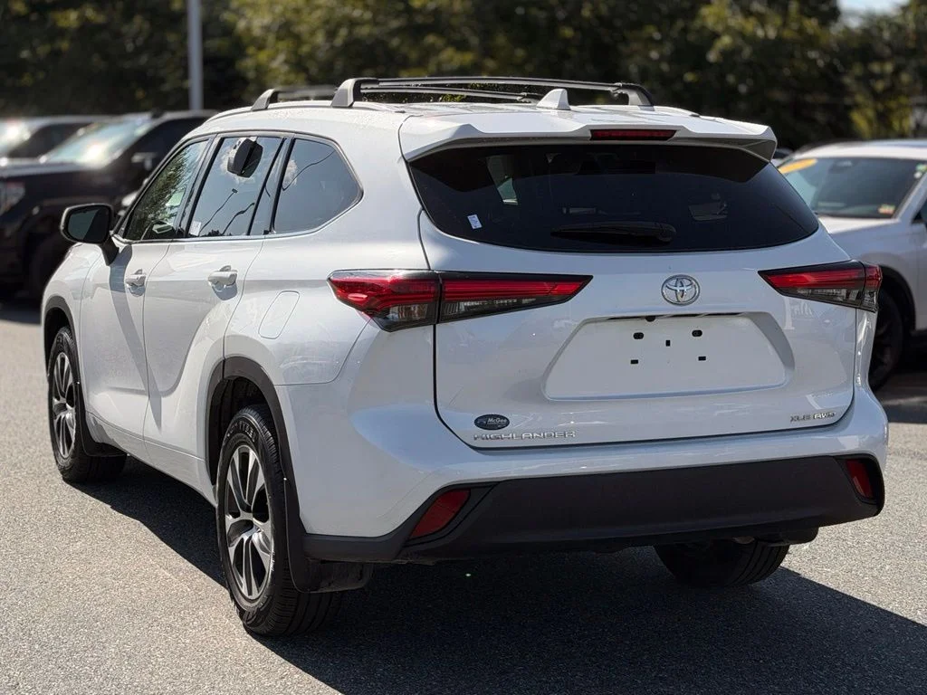 Used 2022 Beige Toyota XLE image 3