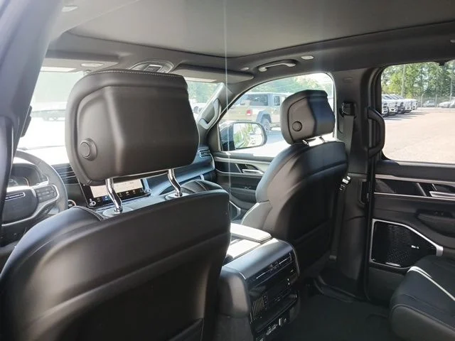 New 2026 Baltic-Gray Metallic Clear-Coat Exterior Paint Jeep Limited Altitude image 22