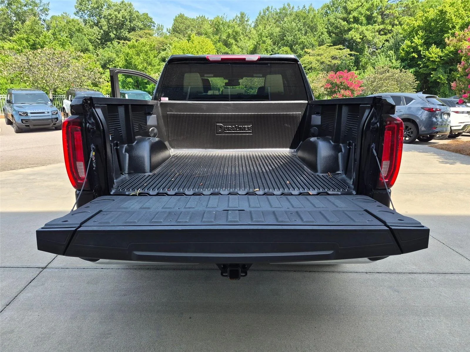 Used 2025 Onyx Black GMC SLT image 28
