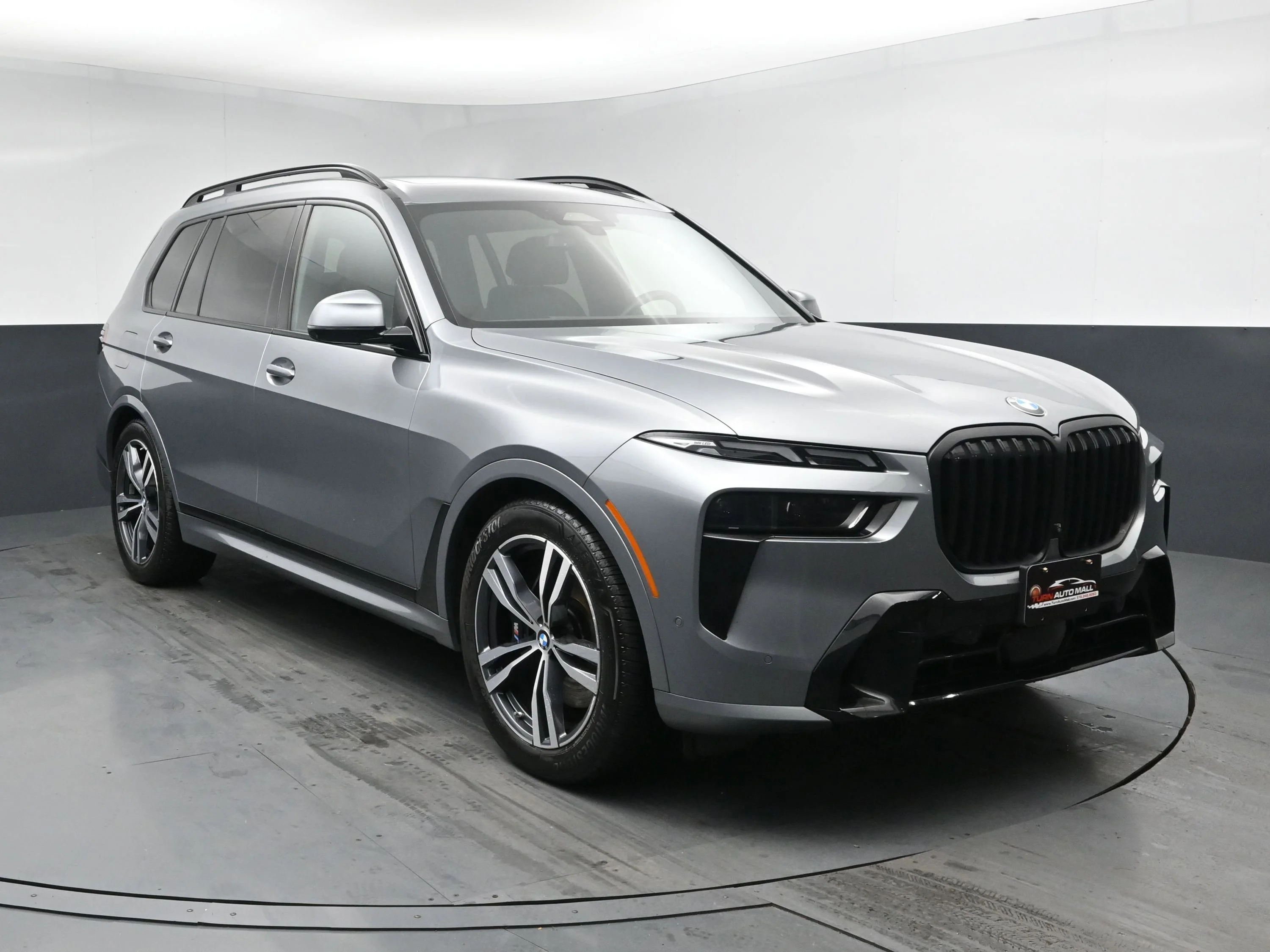 Used 2024 Skyscraper Grey Metallic BMW xDrive40i image 2