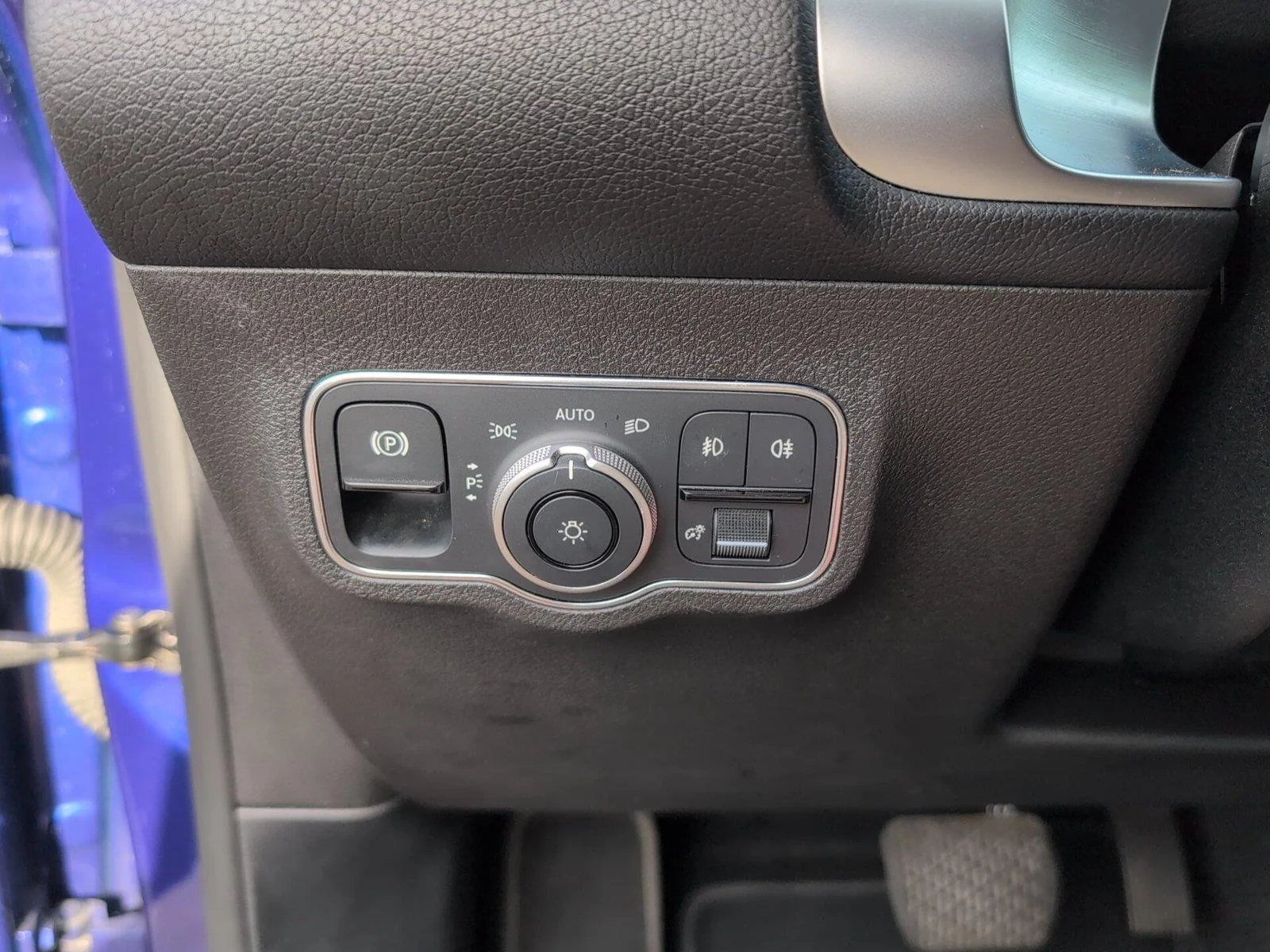 Used 2021 Galaxy Blue Metallic Mercedes-Benz GLB 250 image 30