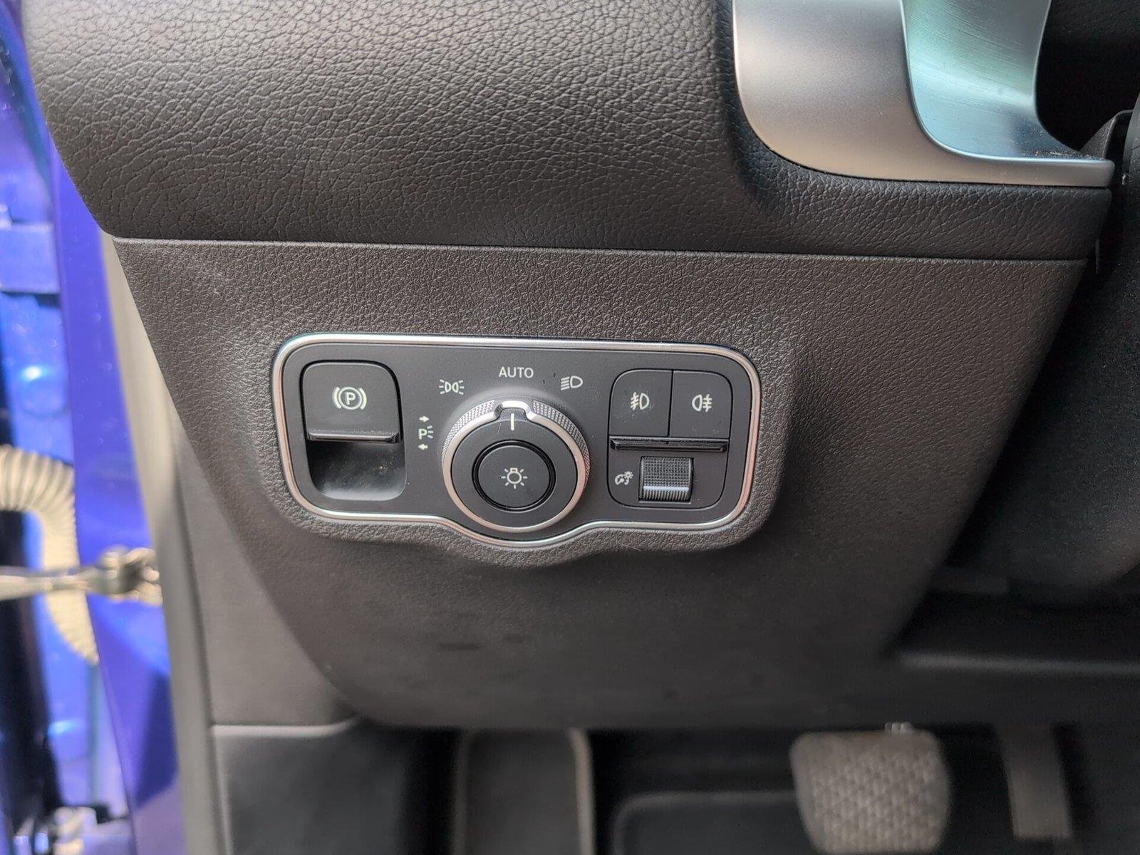 Used 2021 Galaxy Blue Metallic Mercedes-Benz GLB 250 image 30