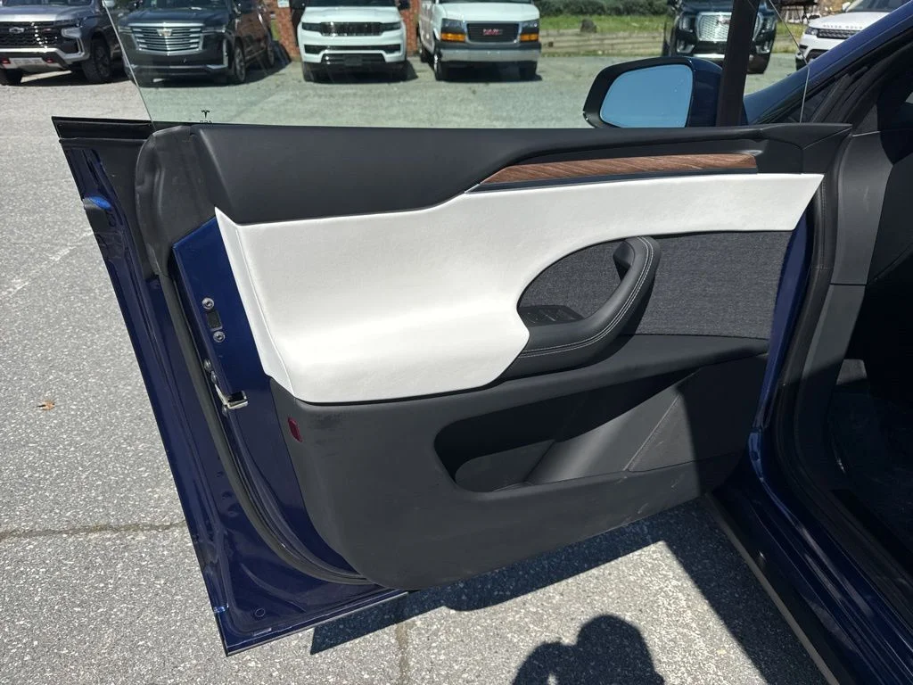 Used 2022  Tesla Base image 28