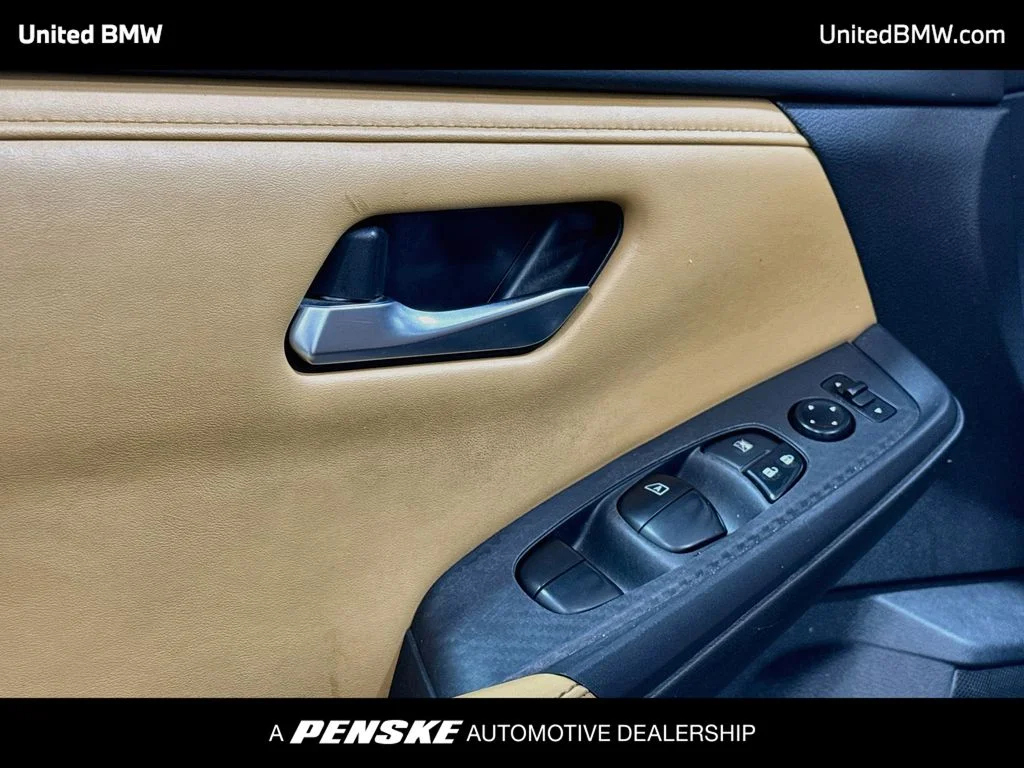 Used 2022 Rosewood Nissan SV image 3