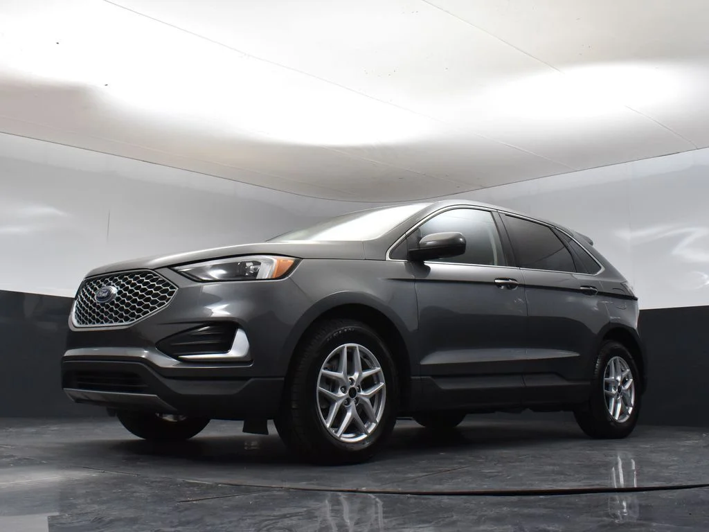 Used 2023 Gray Ford SEL image 34