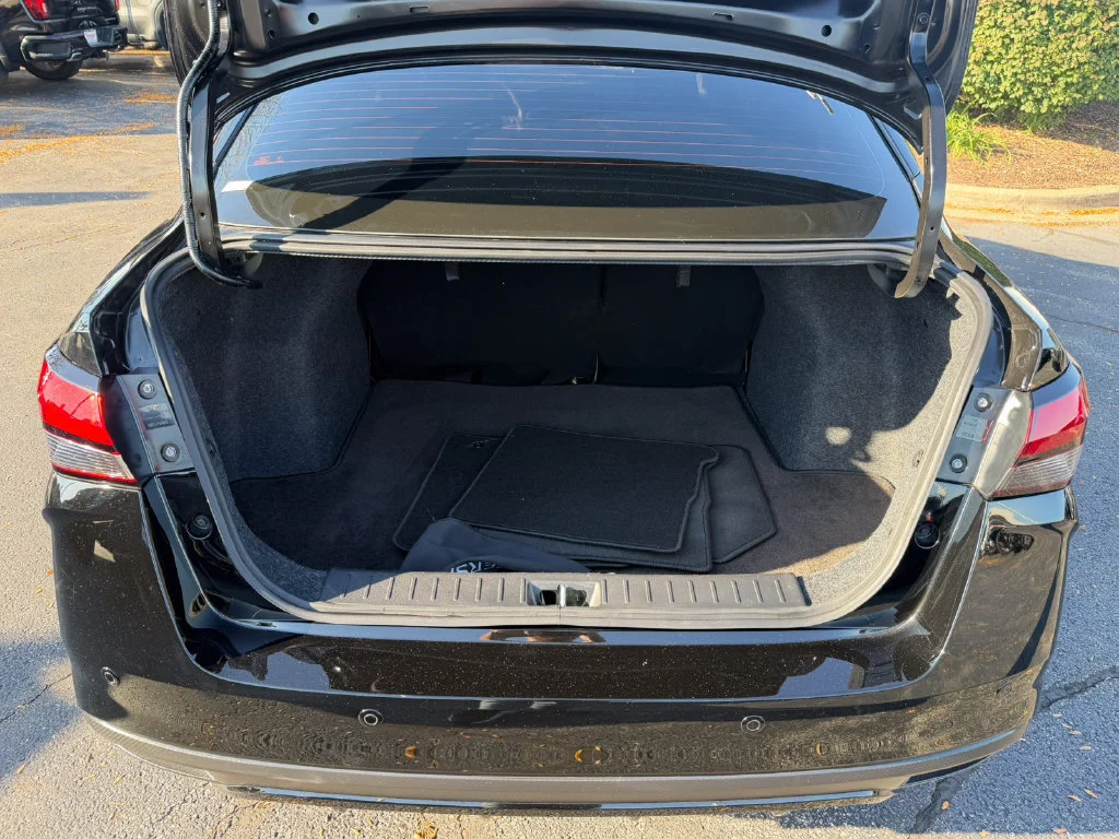 2025 Nissan Versa Sedan SR - Photo 10