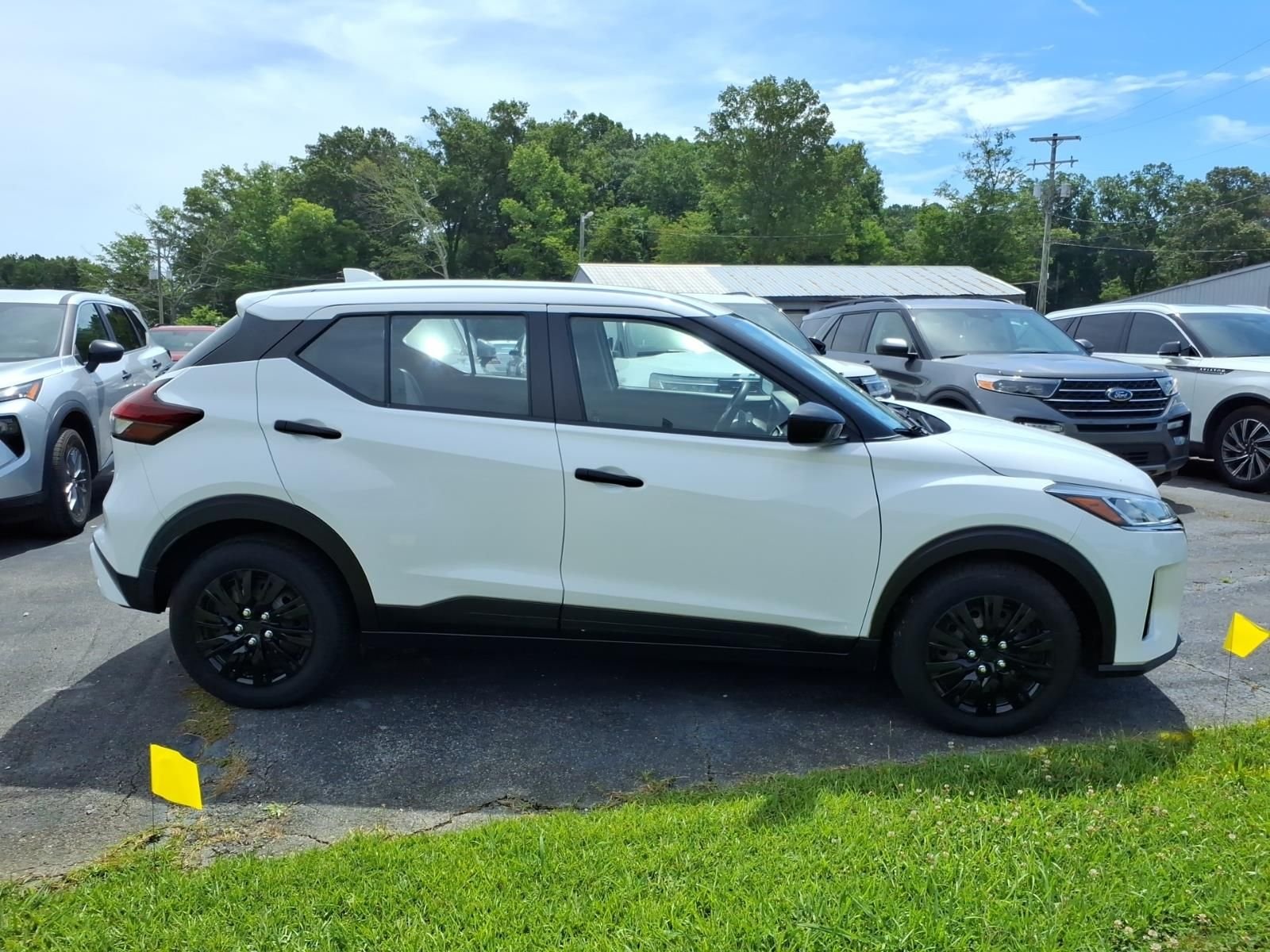 Used 2024 White Nissan S image 5