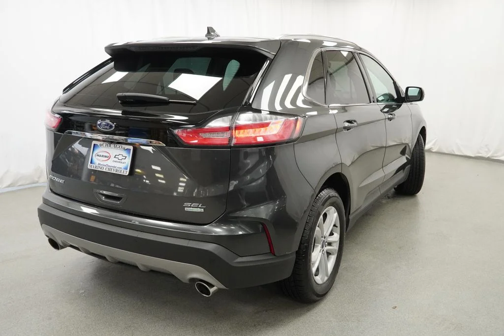 Used 2019 Gray Ford SEL image 3