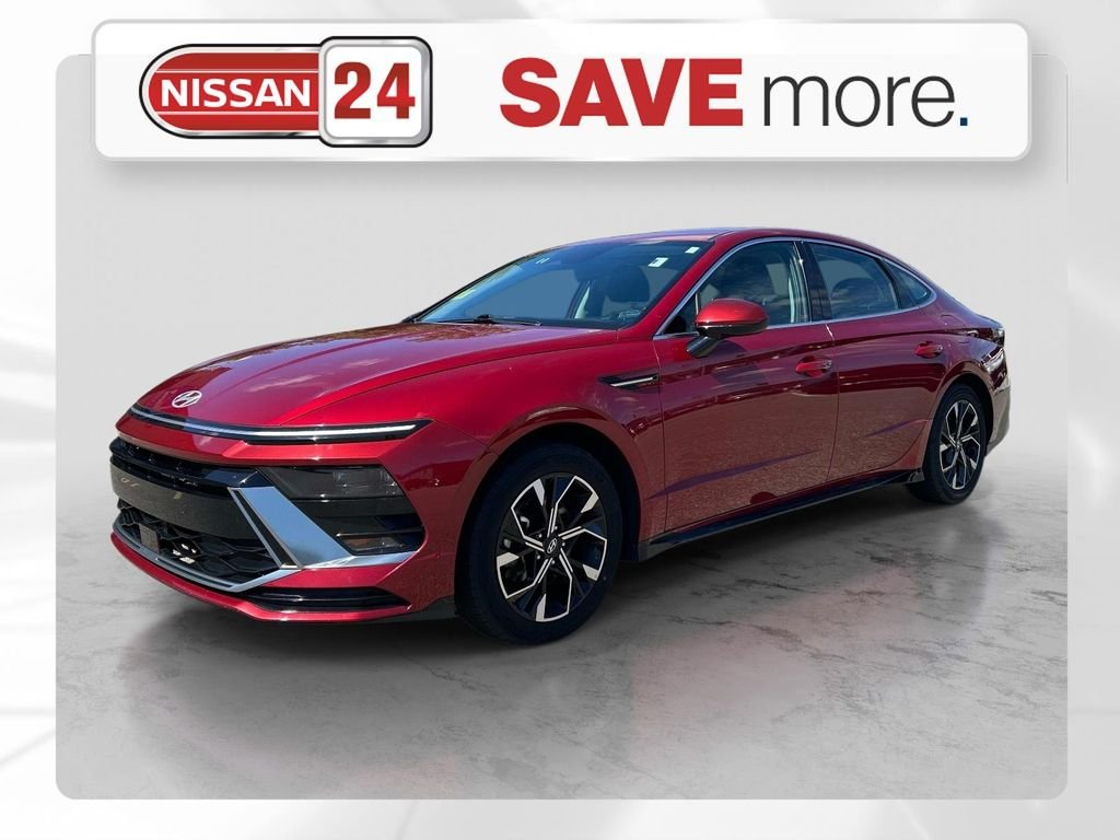 Used 2024 Red Hyundai SEL image 1