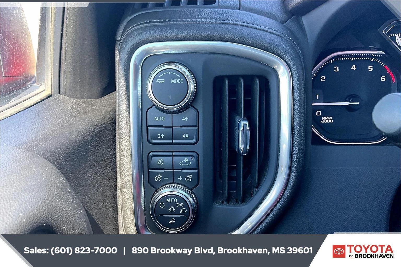 Used 2022 Cardinal Red GMC SLT image 22