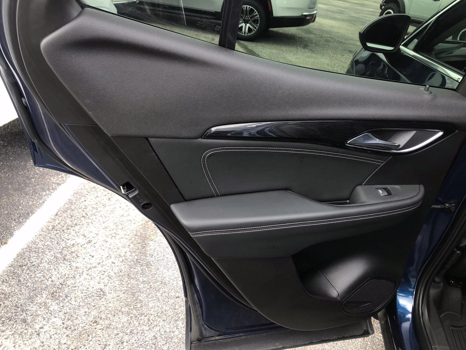 Used 2023 SAPPHIRE METALLIC Buick Essence image 15
