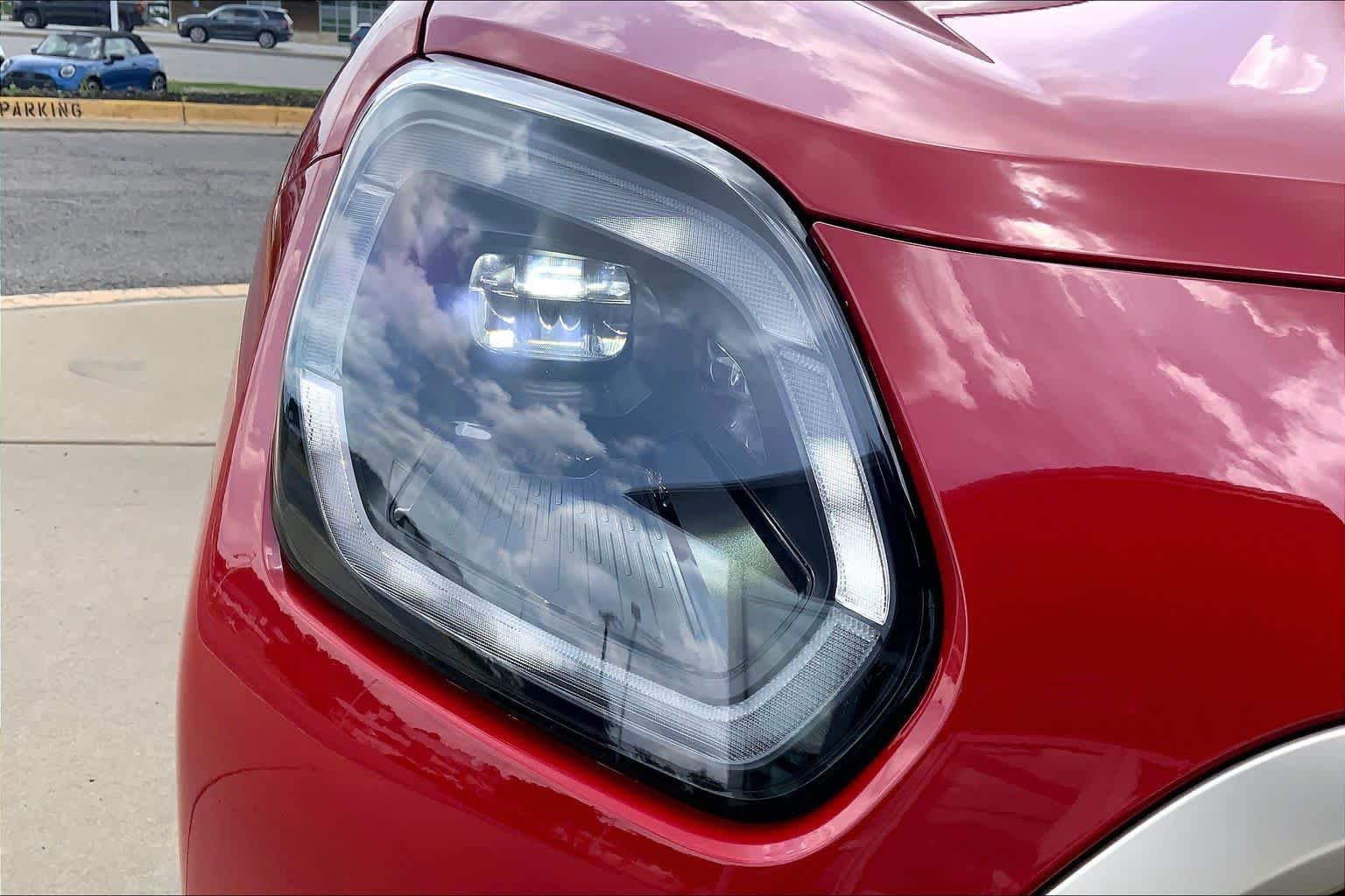 New 2027 Chili Red II MINI Iconic image 13