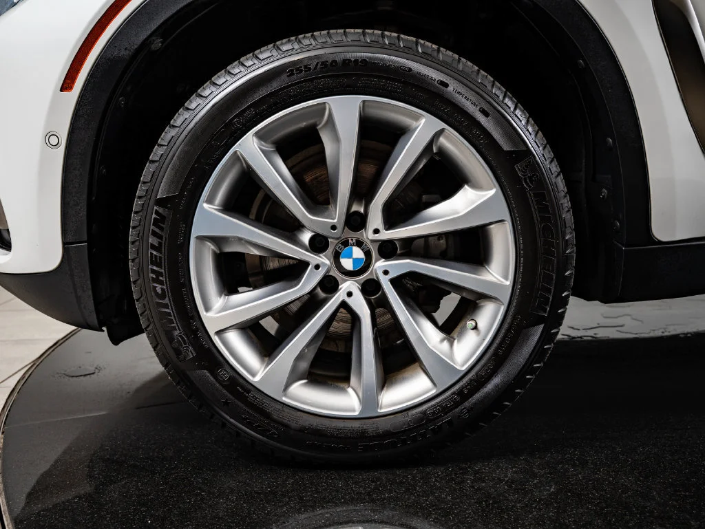 Used 2019 Mineral White Metallic BMW xDrive35i image 13