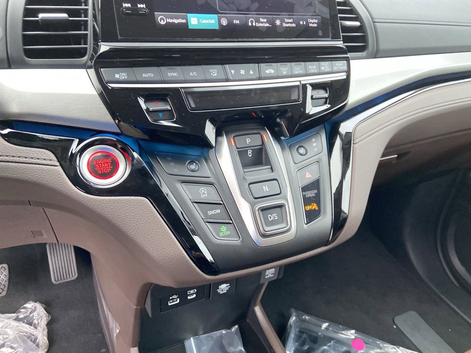 New 2026 Platinum White Pearl Honda Touring image 37