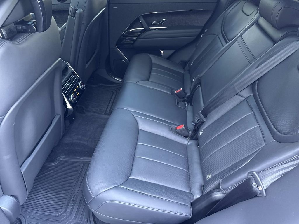 Used 2025 Fuji White Land Rover Autobiography image 17
