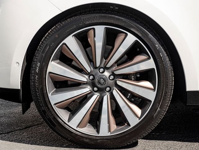 Used 2025 Icy White Gloss Land Rover SV image 11