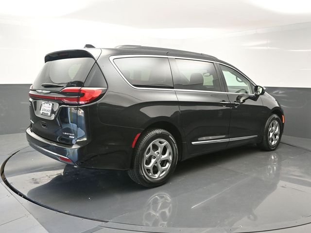 Used 2023 Black Chrysler Limited image 7
