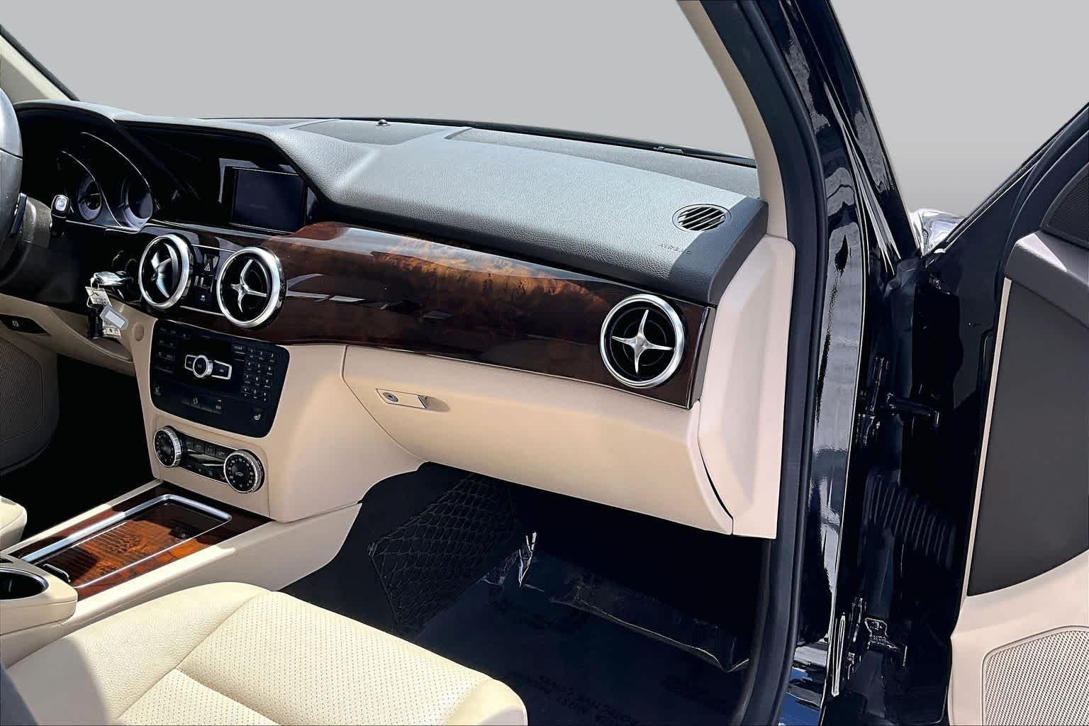 Used 2014 Obsidian Black Metallic Mercedes-Benz GLK 350 image 18