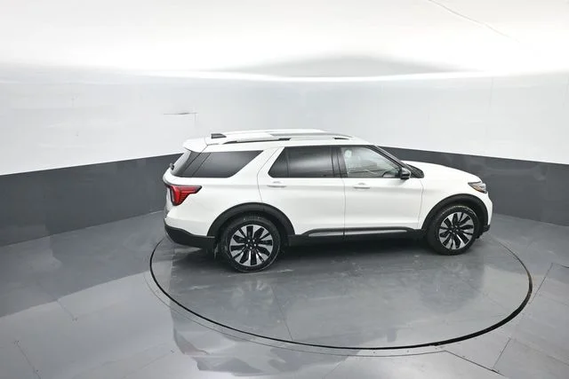 New 2026 Star White Metallic Tri-Coat Ford Platinum™ image 27