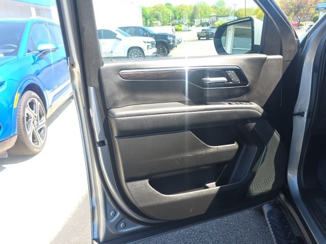 Used 2025 Gray Chevrolet Z71 image 16
