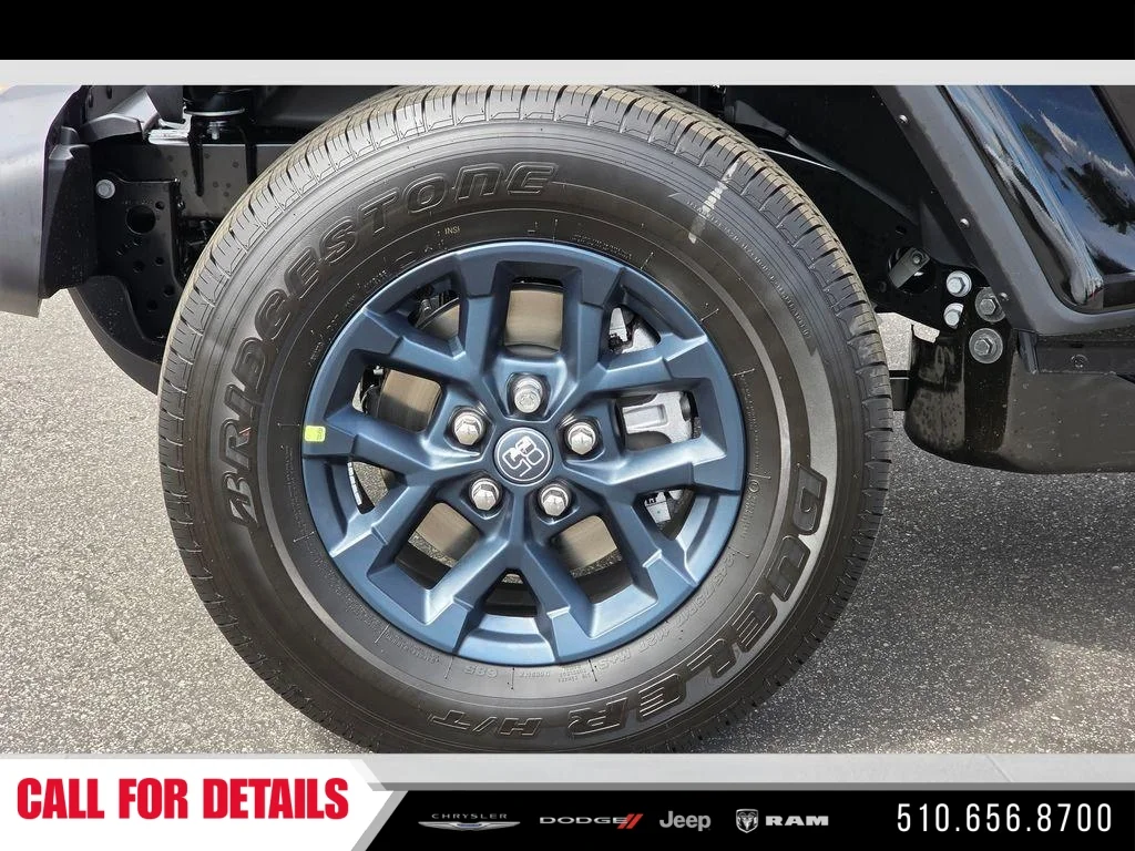 New 2026 Black Clear-Coat Exterior Paint Jeep 85th Anniversary Edition image 9