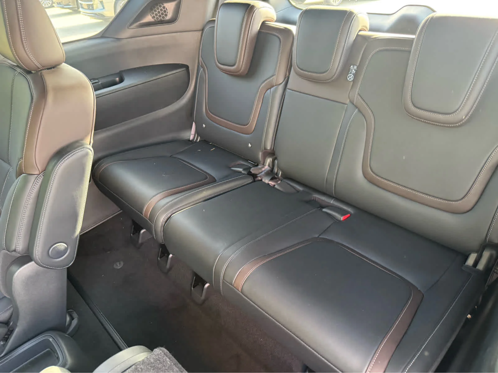 Used 2025 Aspen White Tricoat Nissan SL image 25