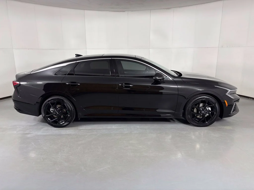 New 2027 Black Kia GT-Line image 9