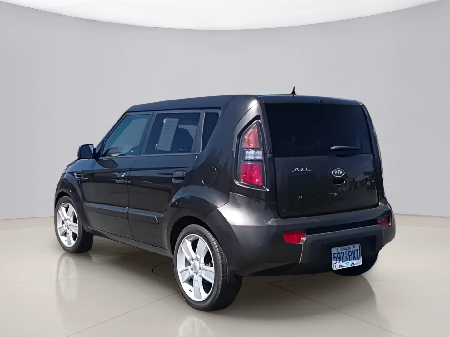 Used 2010 Gray Kia ! WAGON image 3