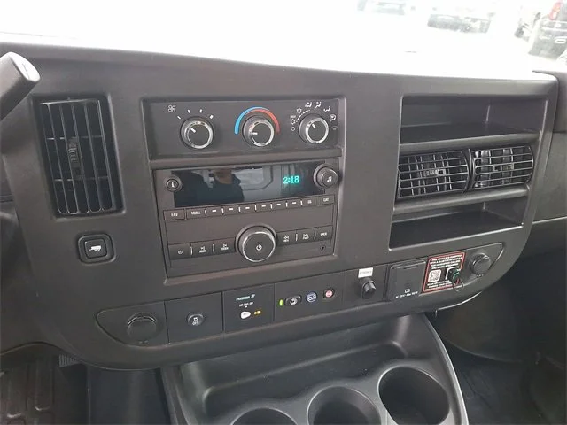New 2025 Summit White GMC 1WT image 16