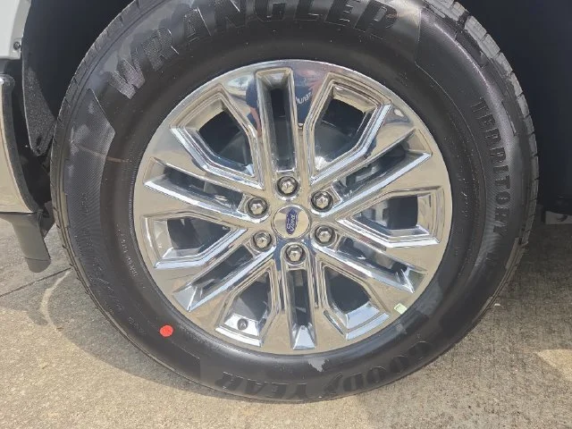 New 2026 Oxford White Ford XLT image 28