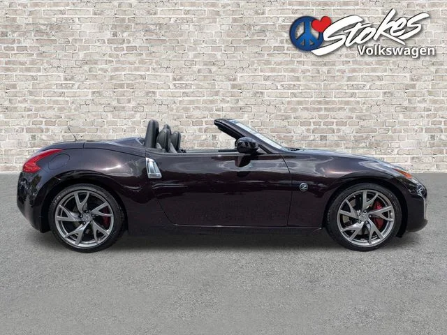 Used 2014 Red Nissan Touring image 2