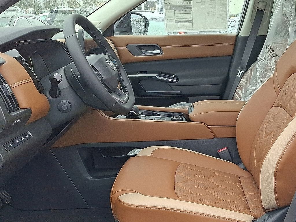 New 2026 Boulder Gray Pearl / Super Black Two-tone Nissan Platinum image 7
