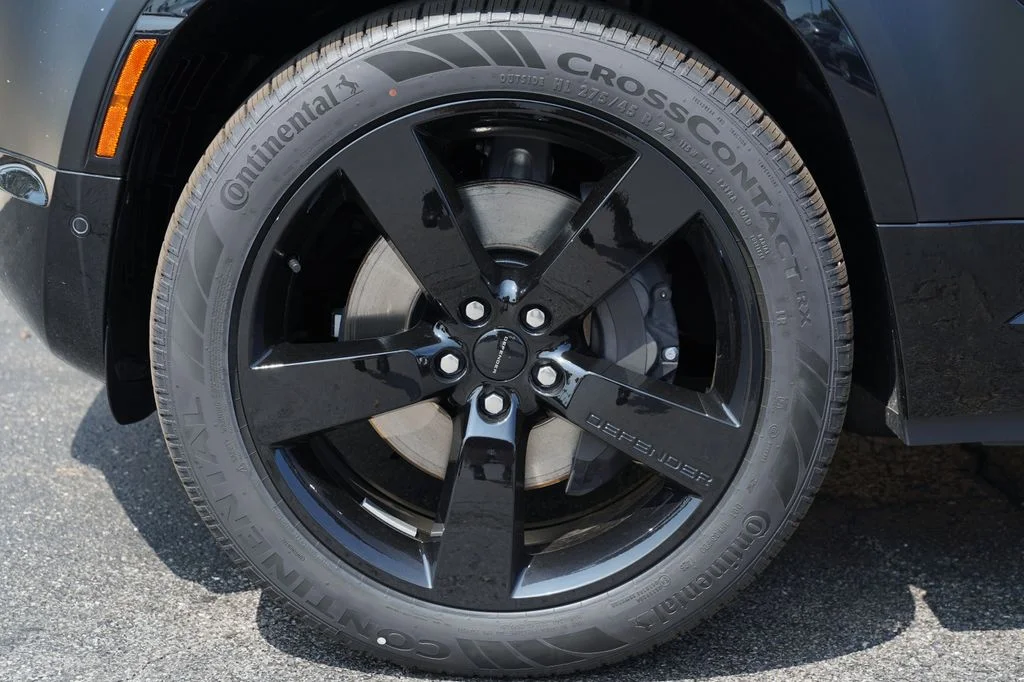 New 2026 Santorini Black Land Rover X-Dynamic SE image 9