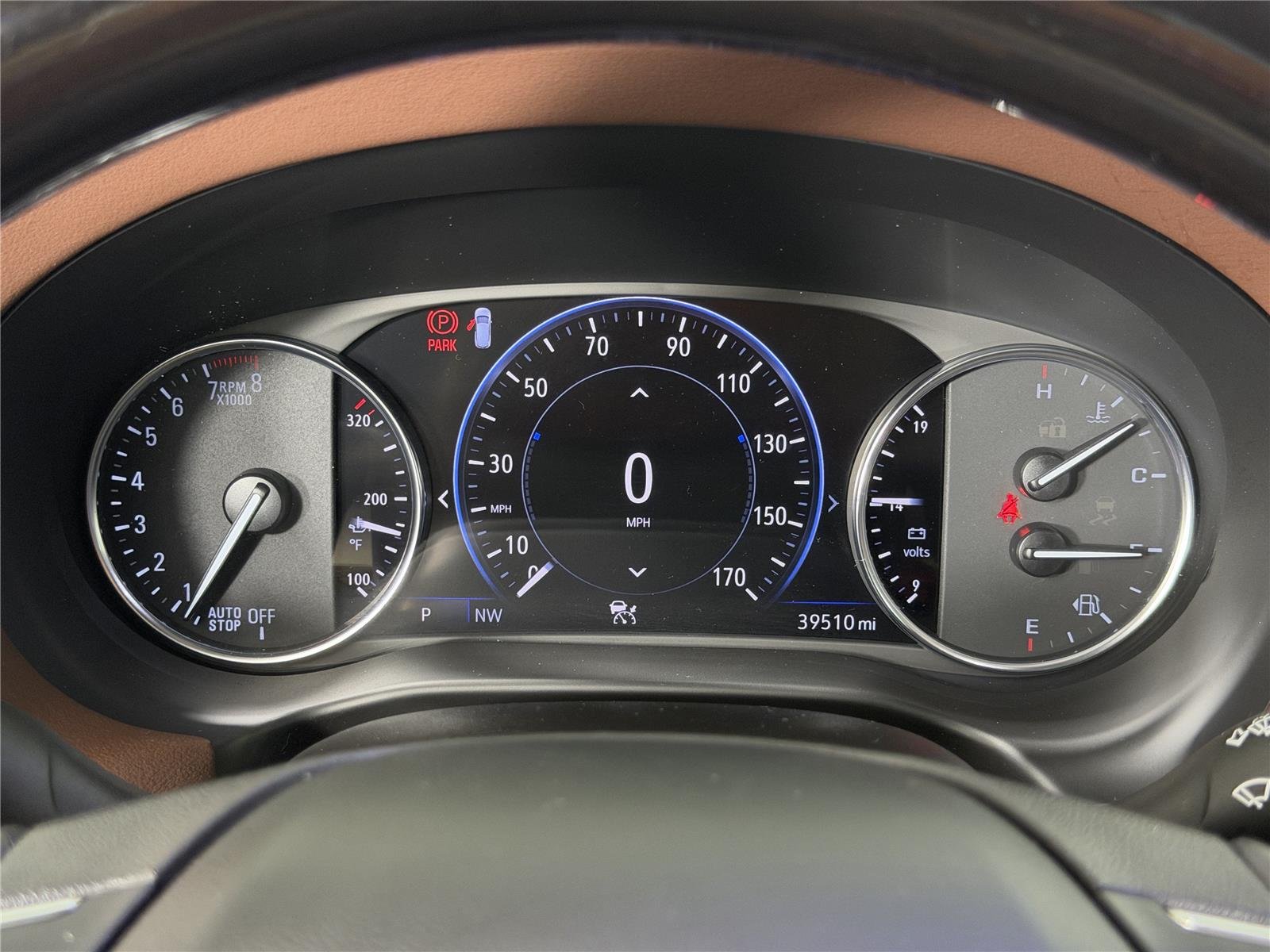Used 2021 WHITE FROST TRICOAT Buick Avenir image 29