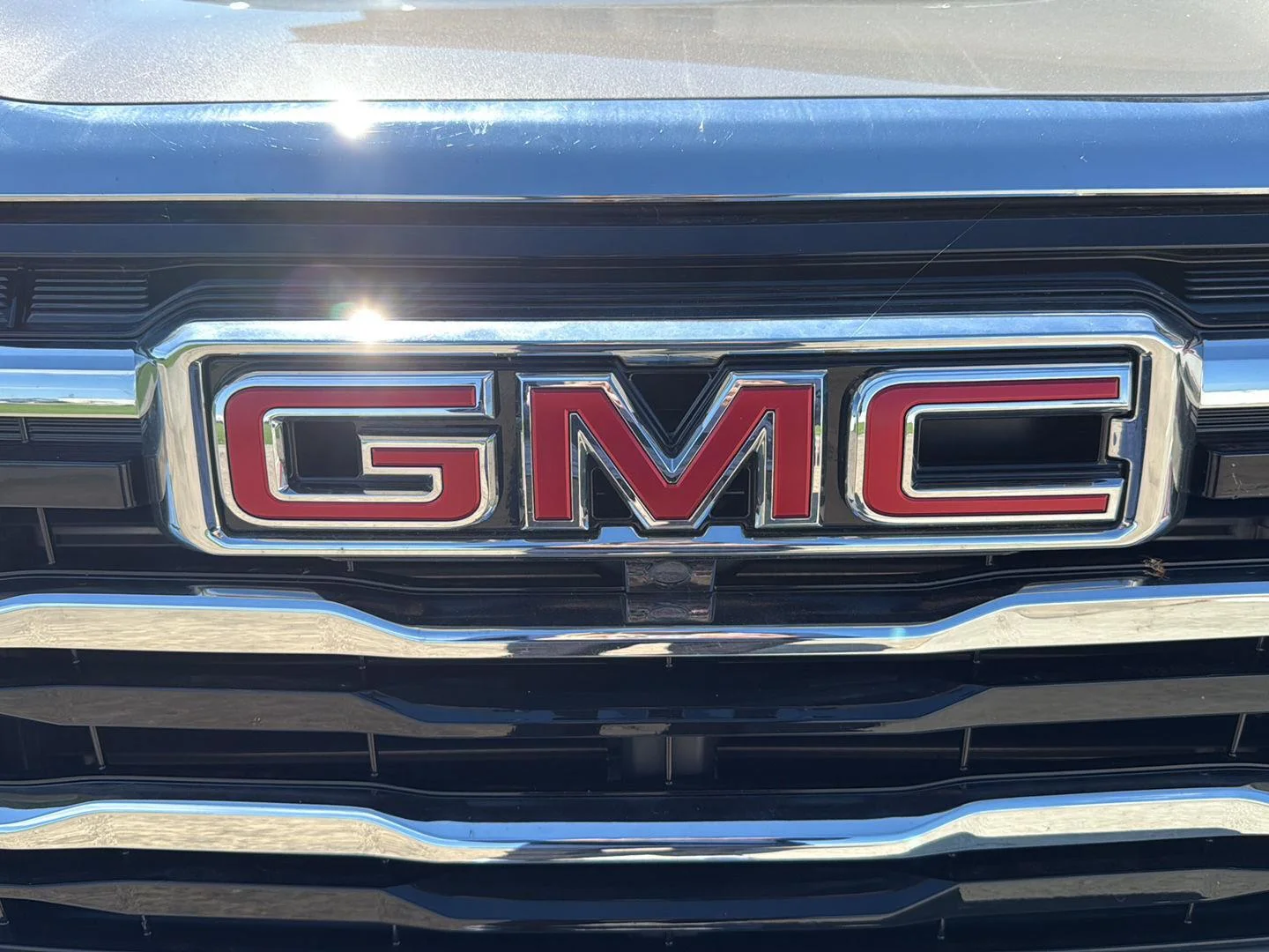 Used 2026 Riverstone Metallic GMC FWD Elevation image 15