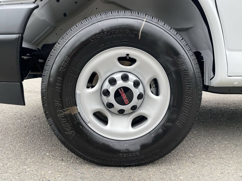 New 2026 Summit White GMC Work Van image 28