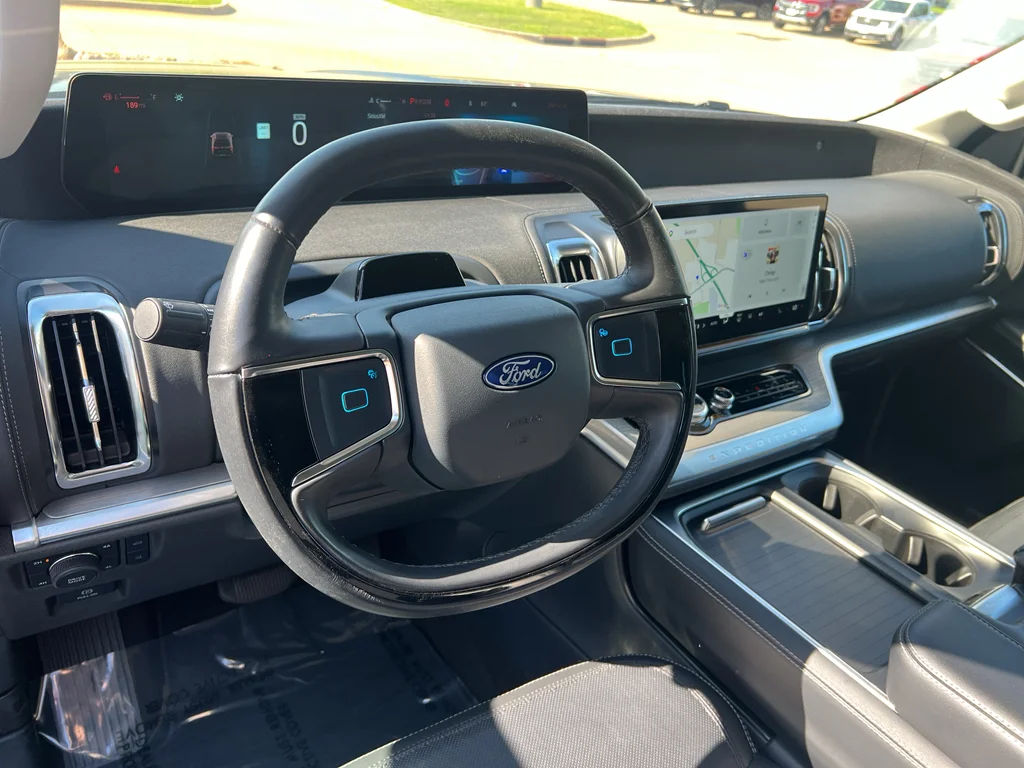 Used 2025 Agate Black Metallic Ford Platinum image 13